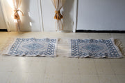 Tapis en Laine Tissé à la Main – Motifs Berbères Bleu et Écru