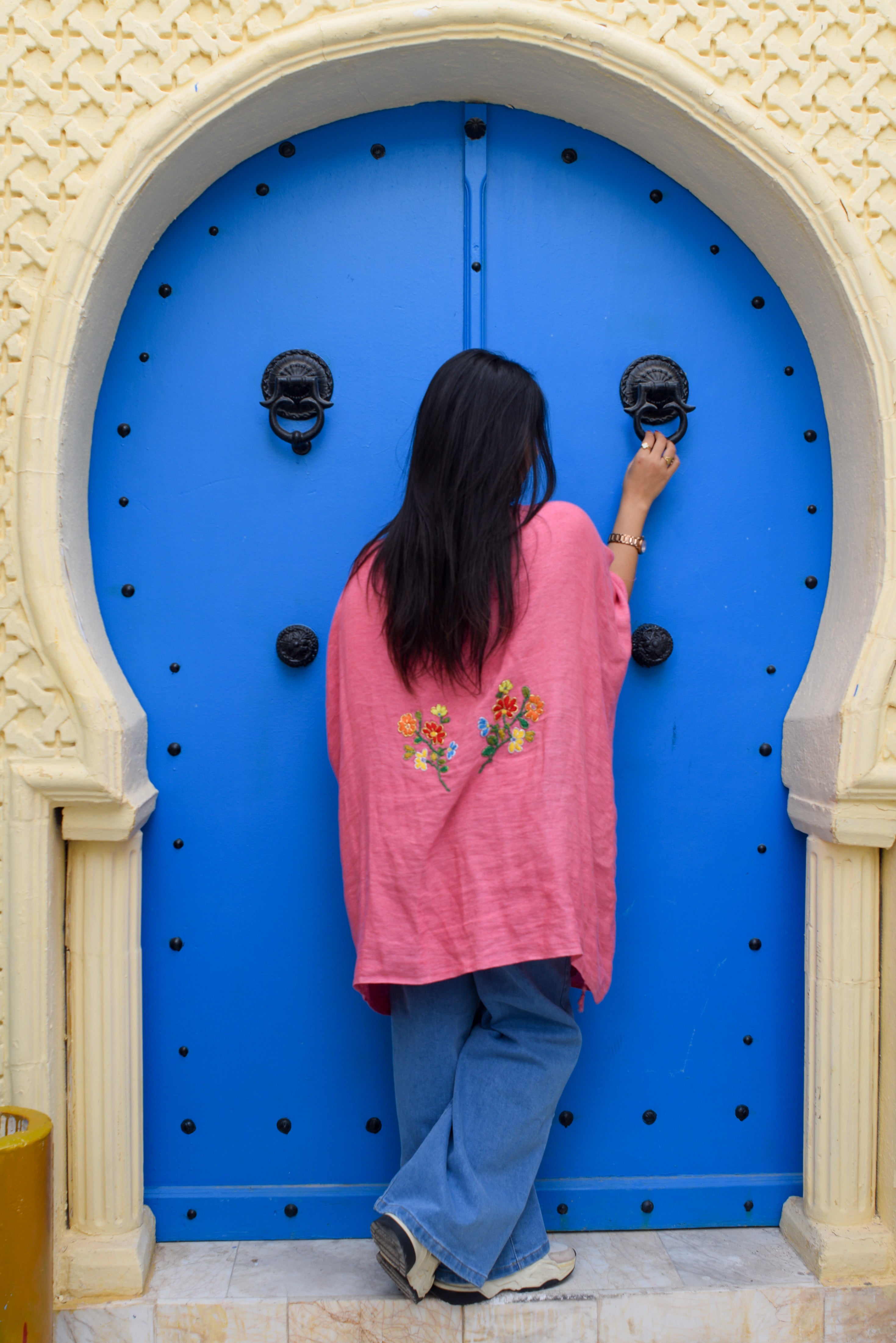 Cape rose brodée à la main