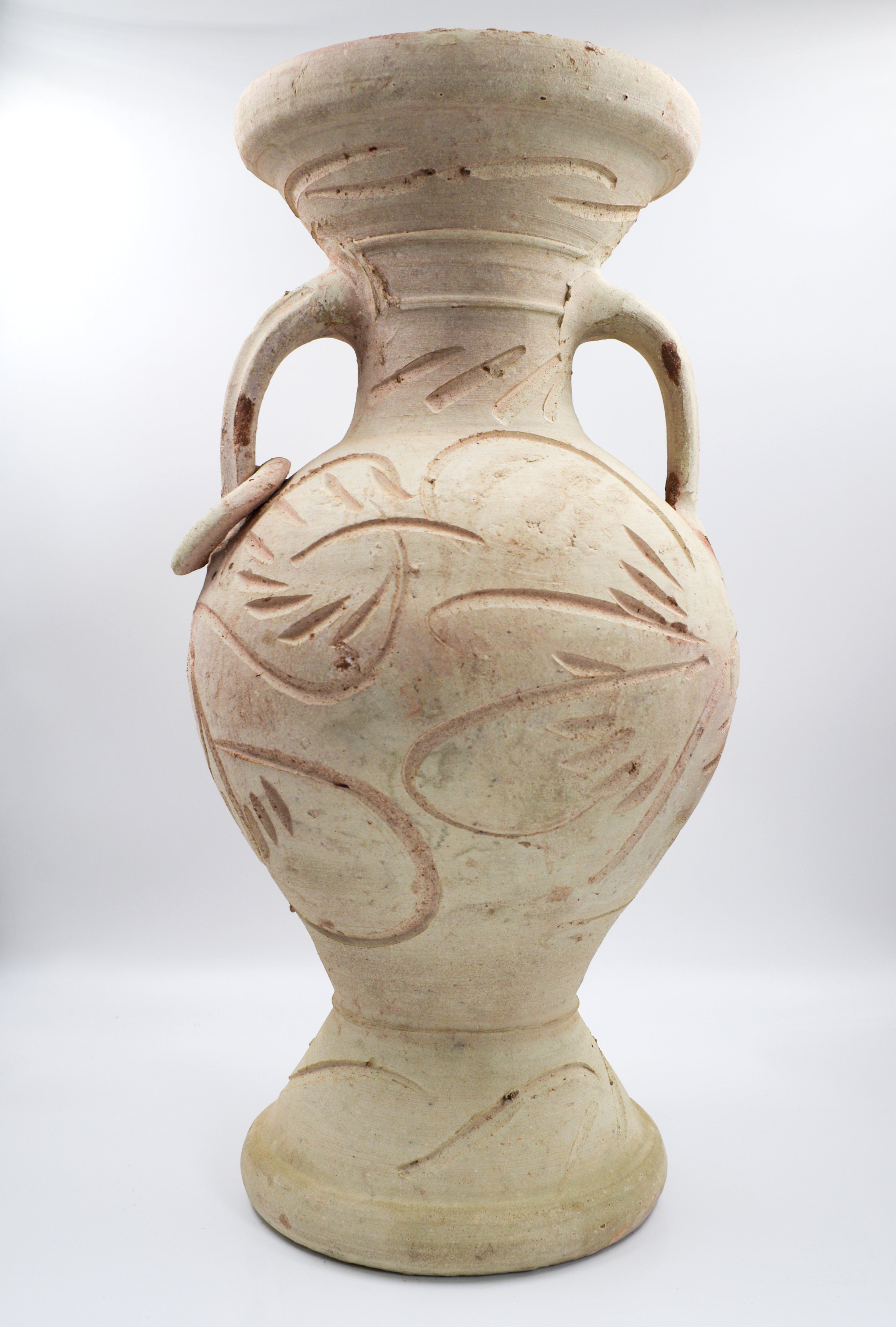 Vase décoratif artisanal en terre cuite avec anses