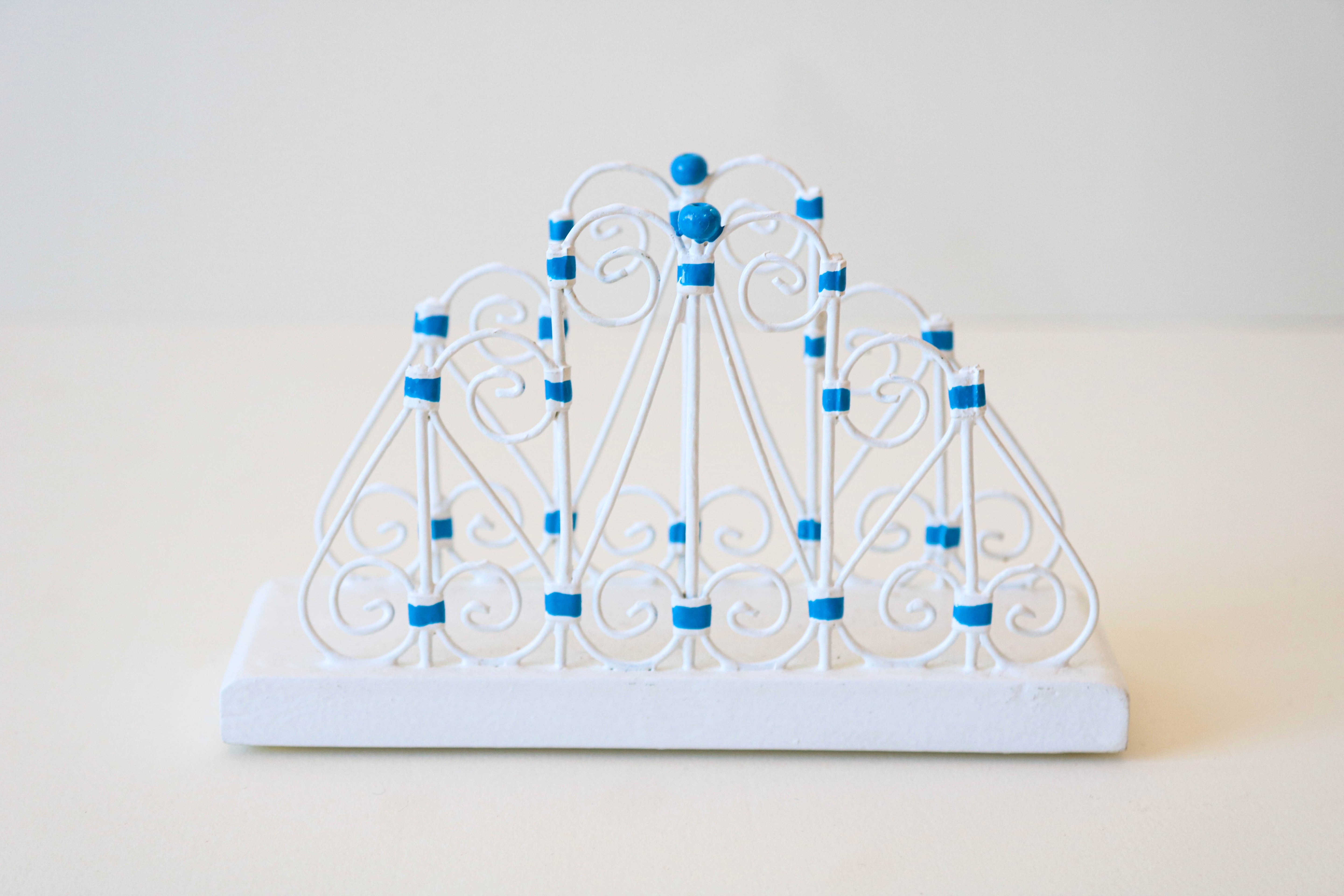 Porte serviette en bois et fer forger bleu