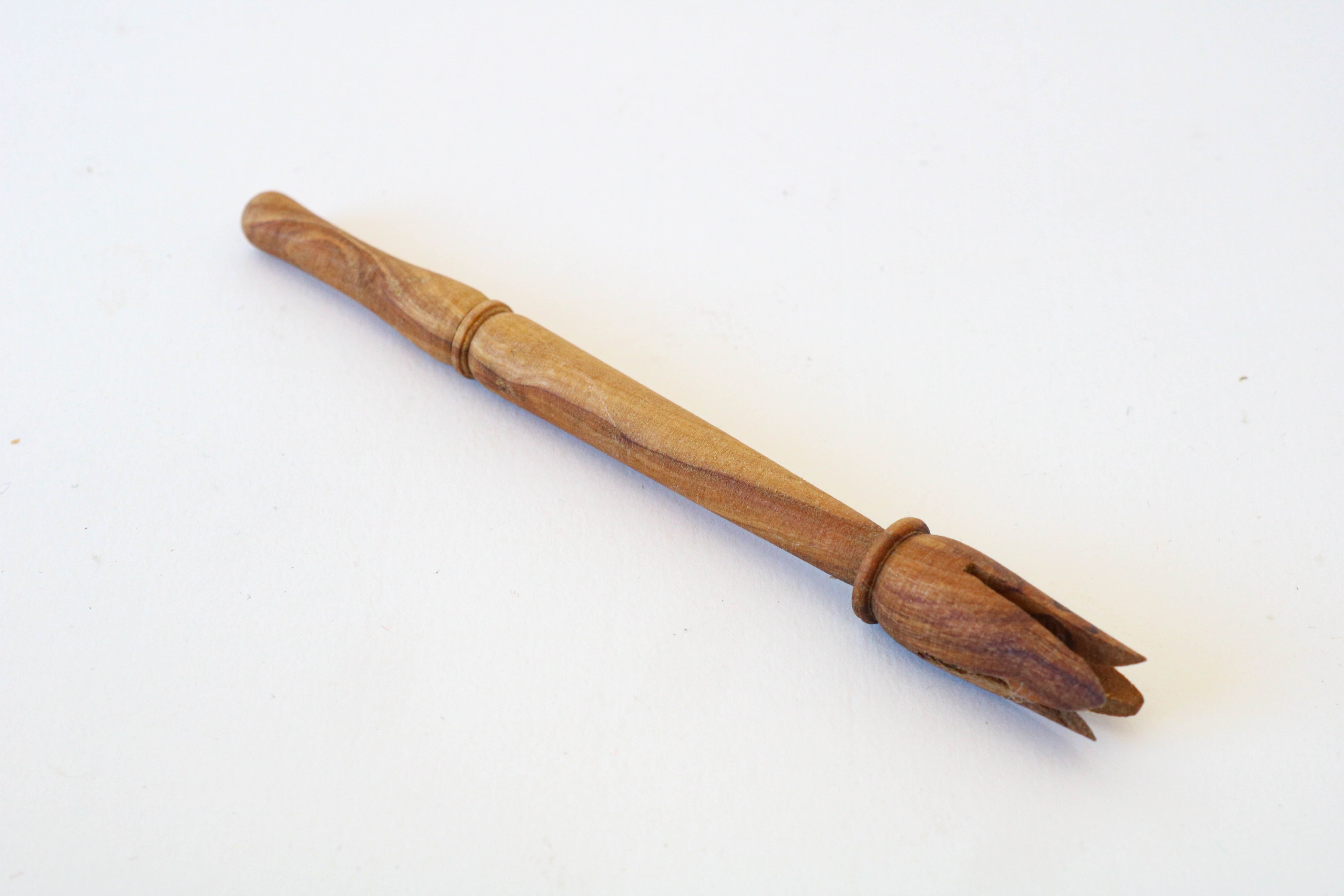 Pique à olive en bois d´olive