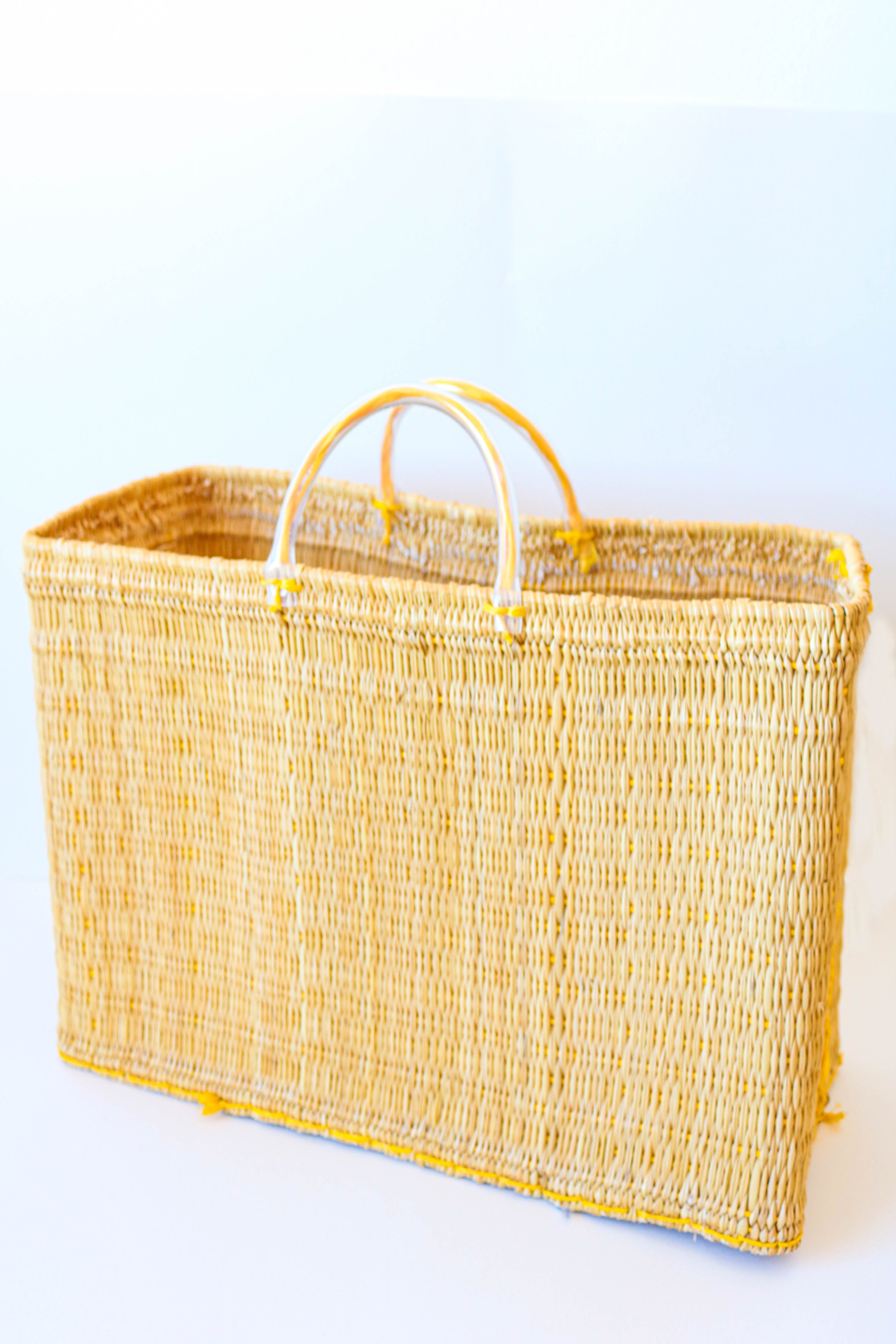 Panier  en jonc naturel avec anses