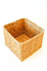 Panier carré en jonc tressé
