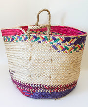 Couffin en fibre de palmier coloré