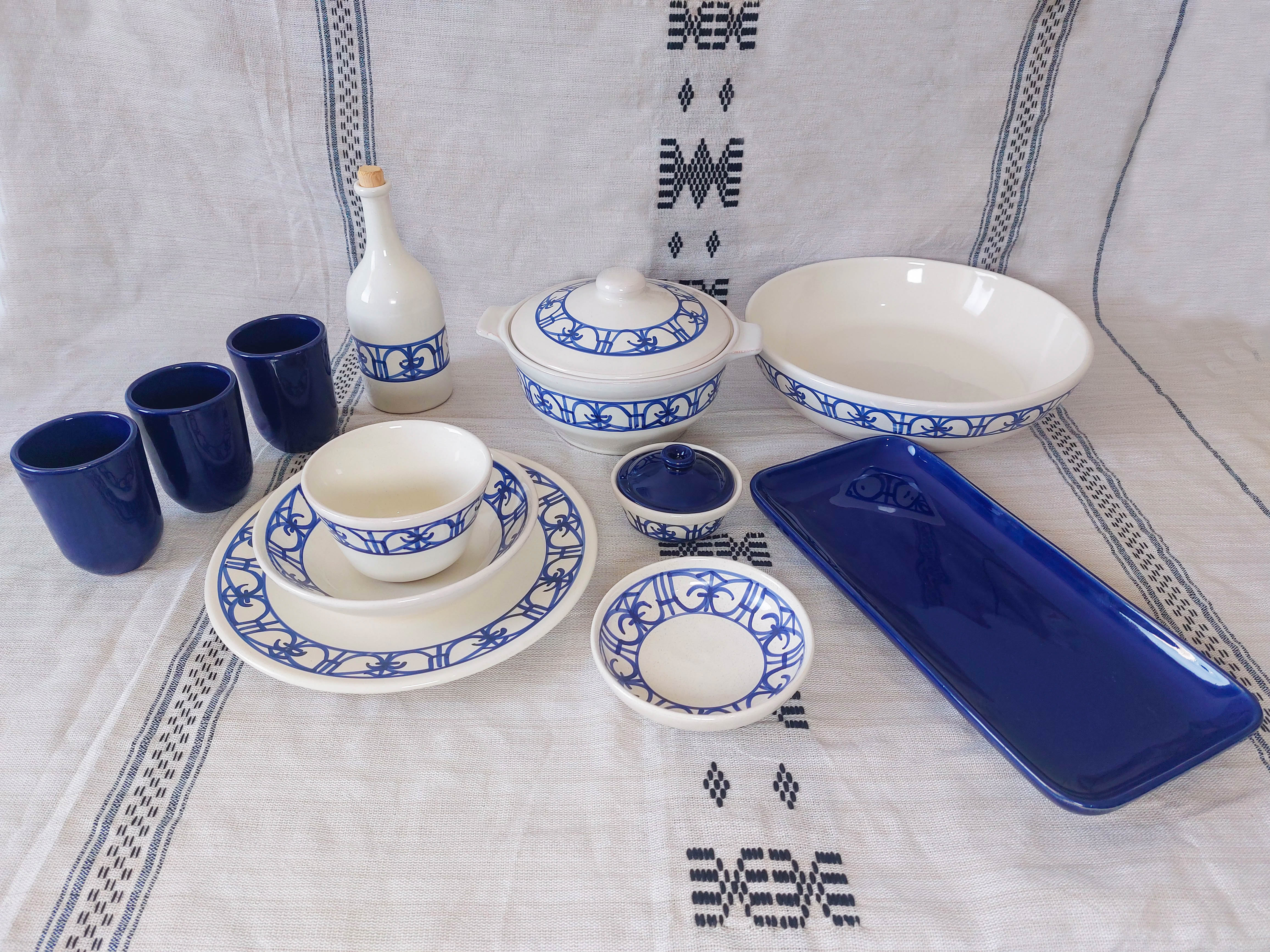 service a table  42 pieces motif fer forge