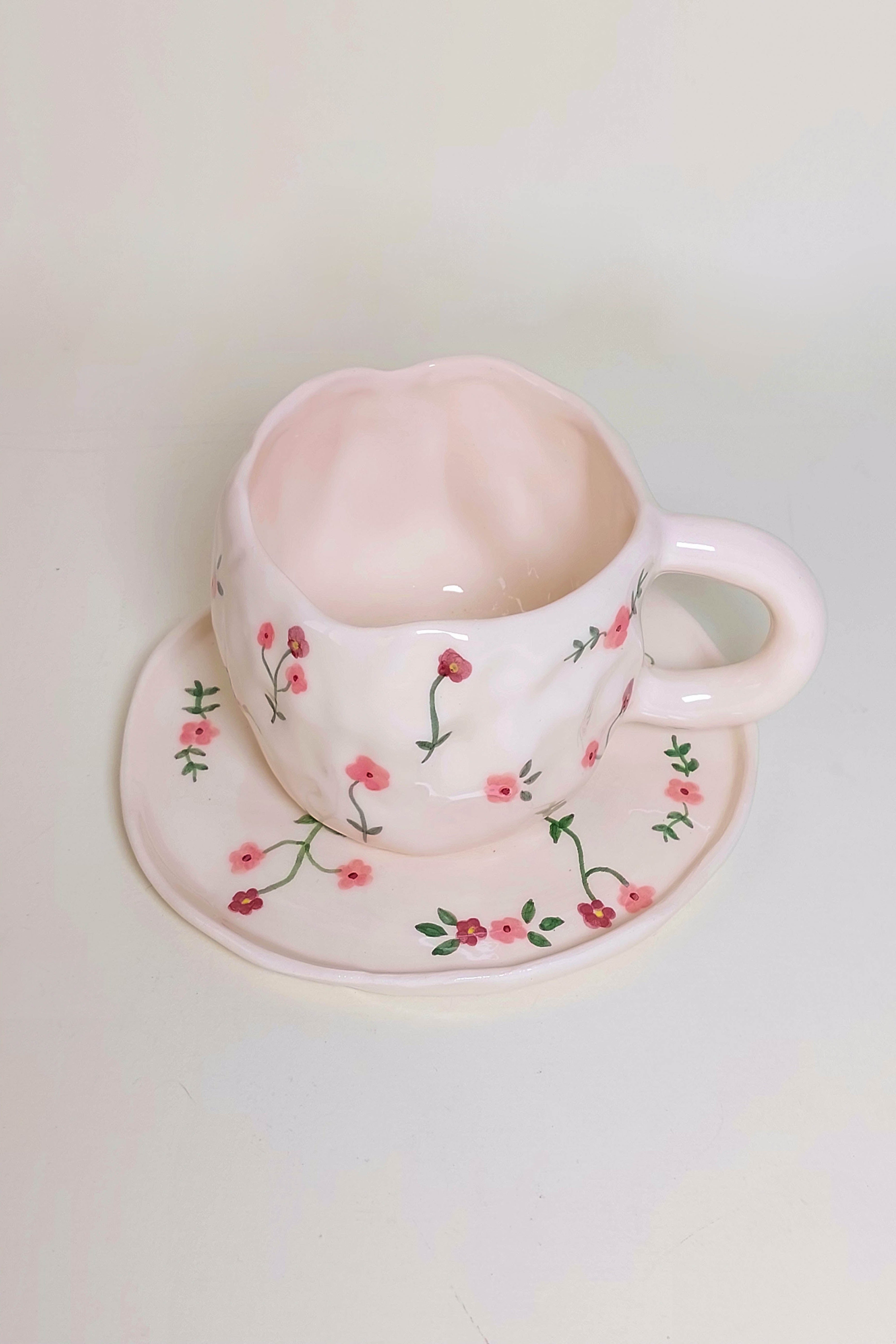 Mug en ceramique avec tasse  en petits fleurs