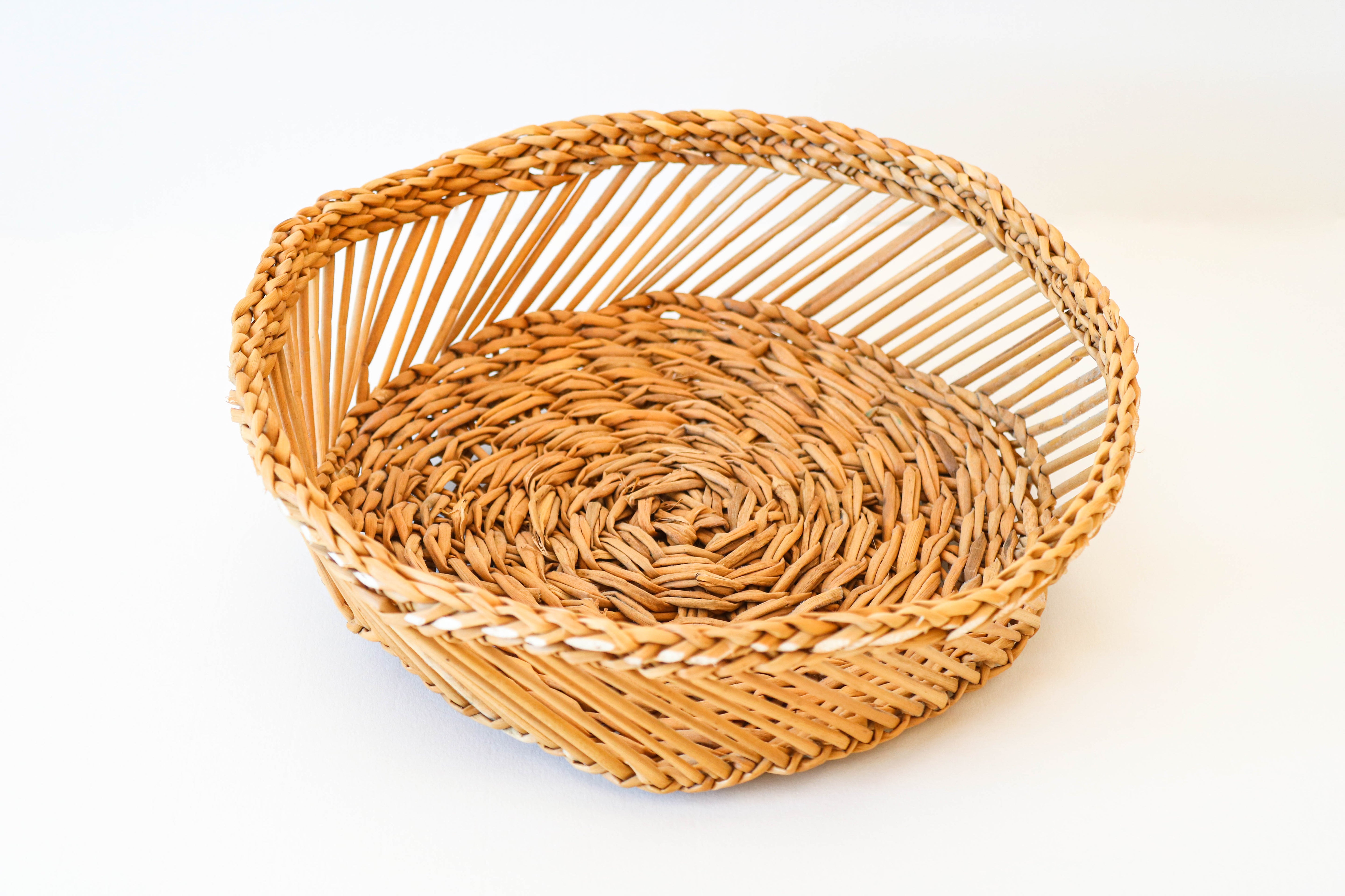 corbeille  en jonc tresse