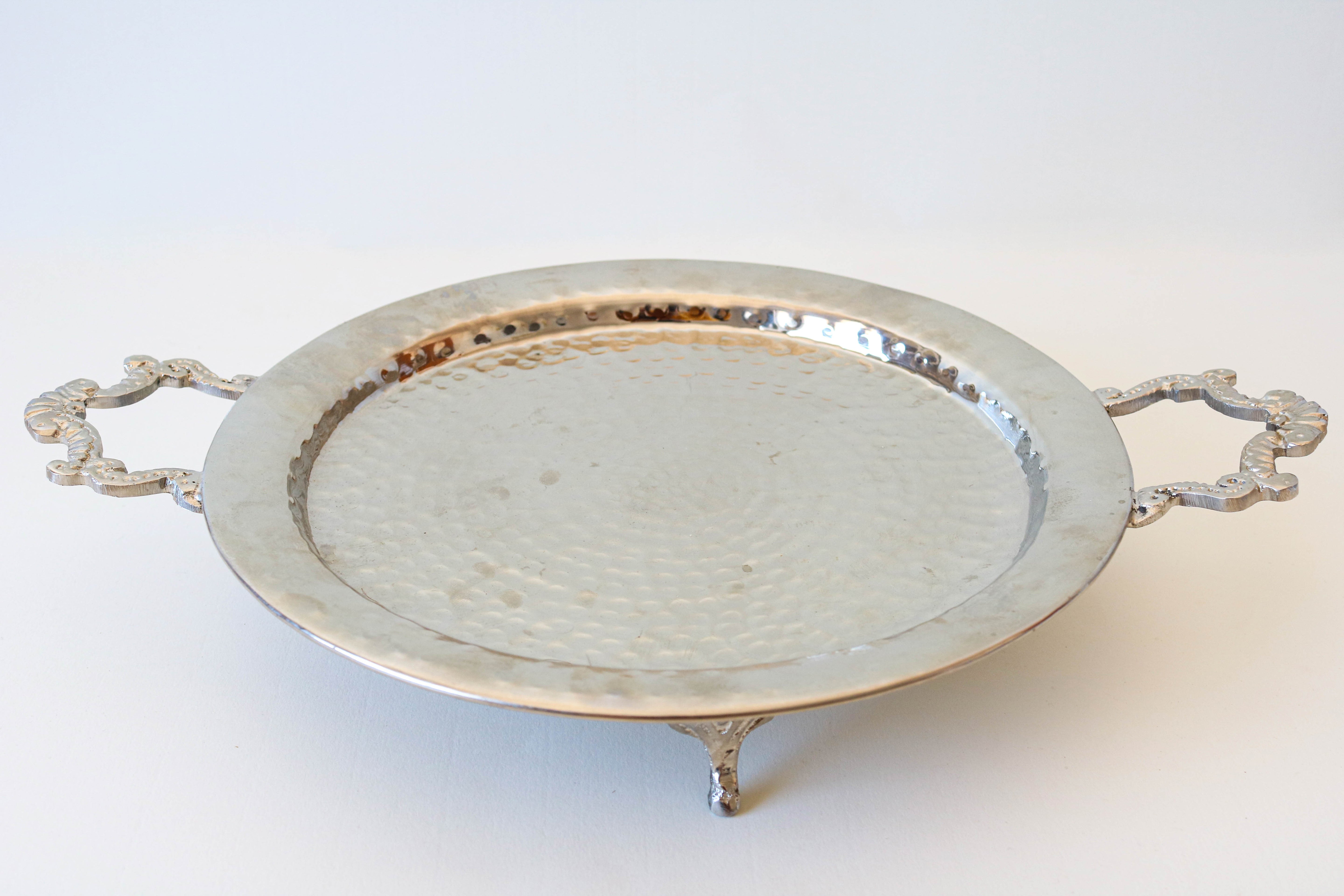 Plateau rond en cuivre martelé