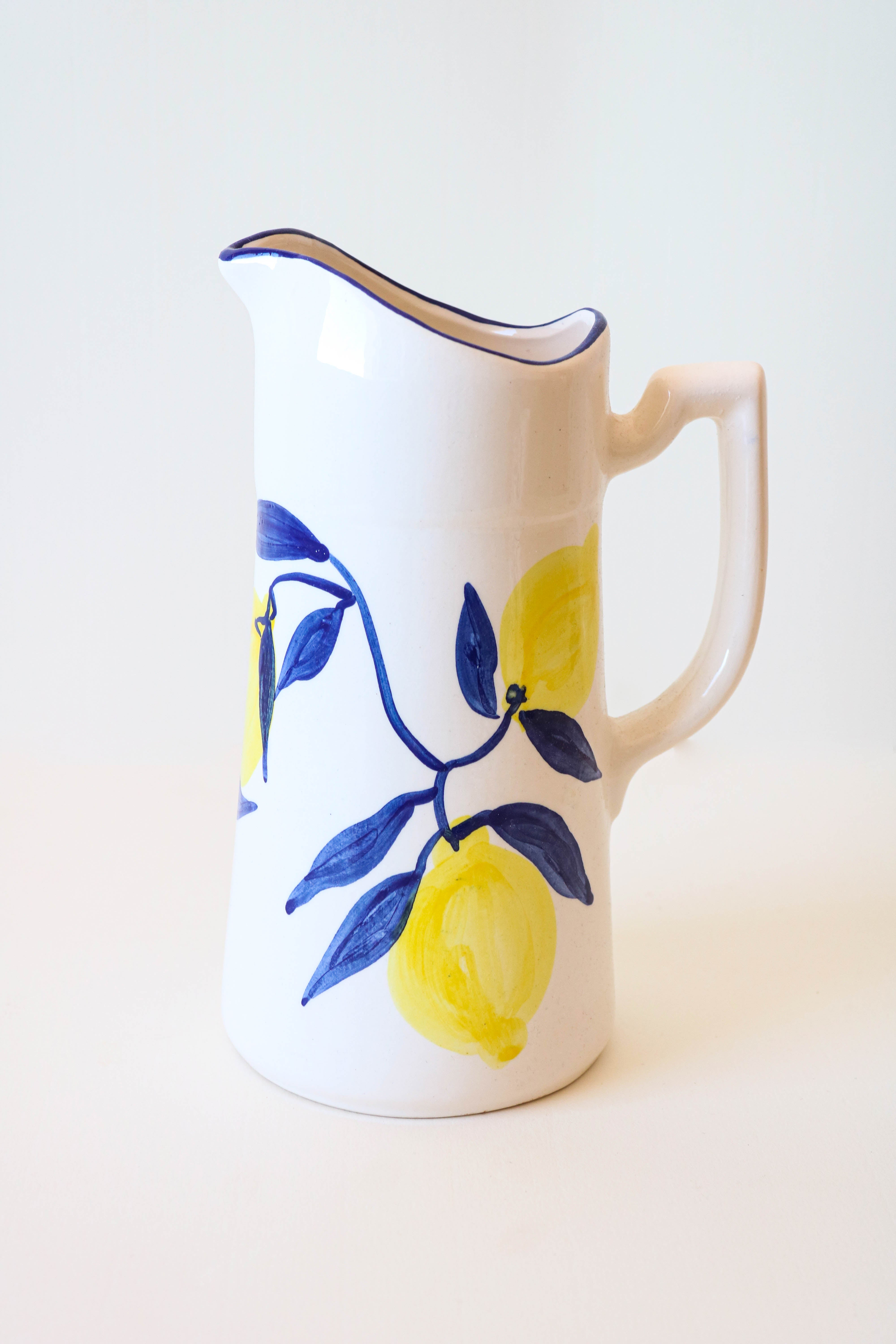 Broc en céramique avec poignée