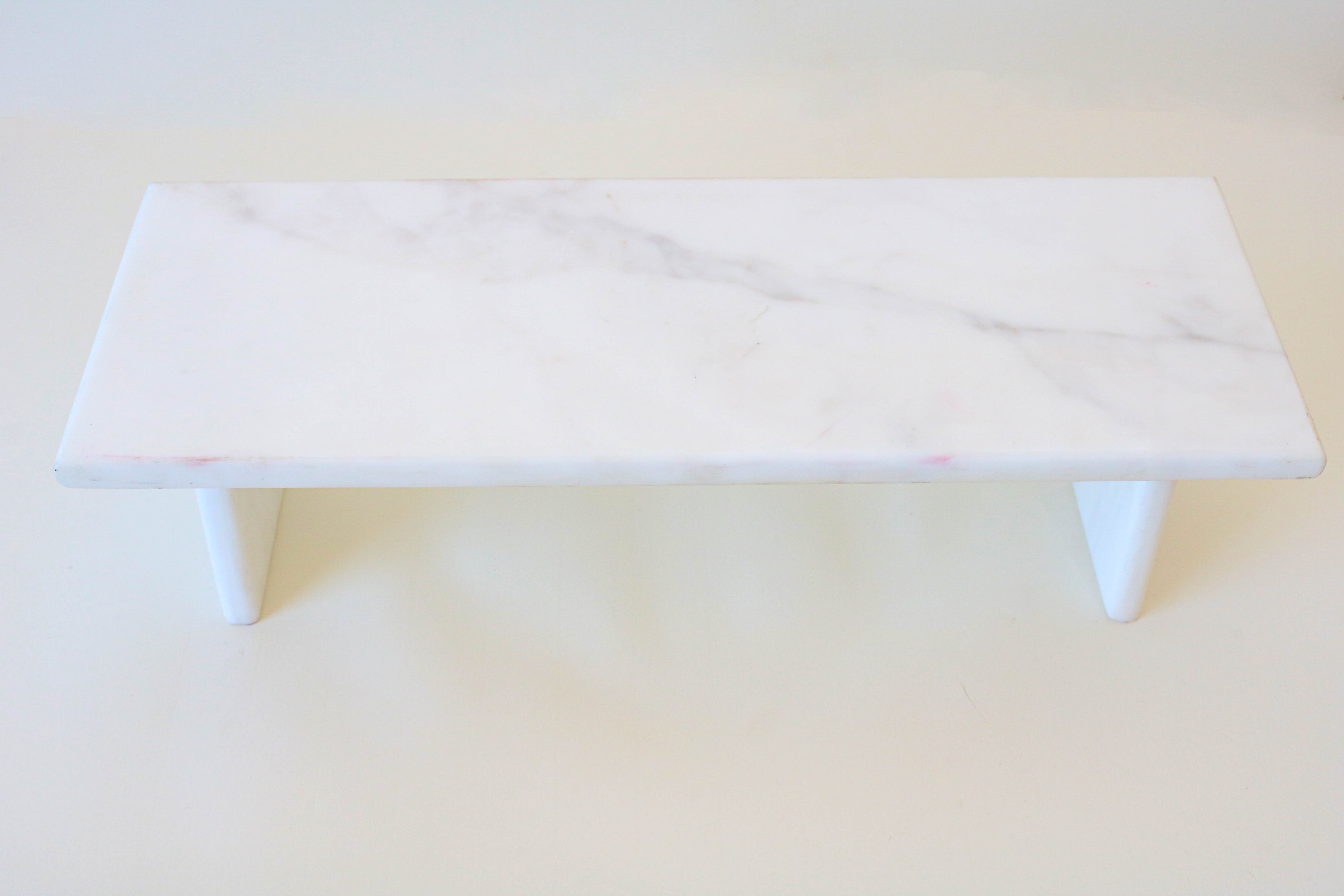 Présentoir à gâteau  sur pied en marbre