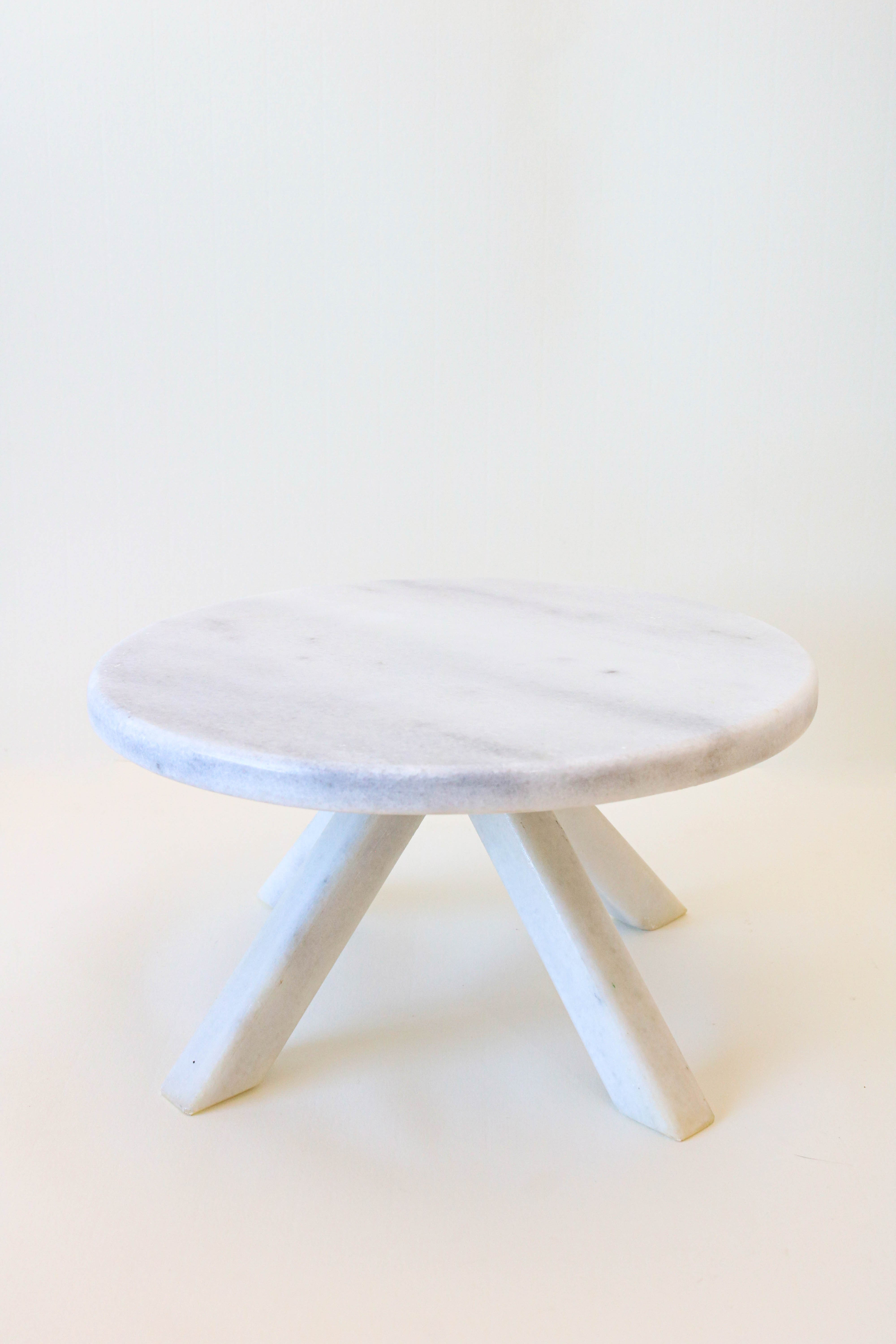 Présentoir à gâteau  sur 4 pieds en marbre