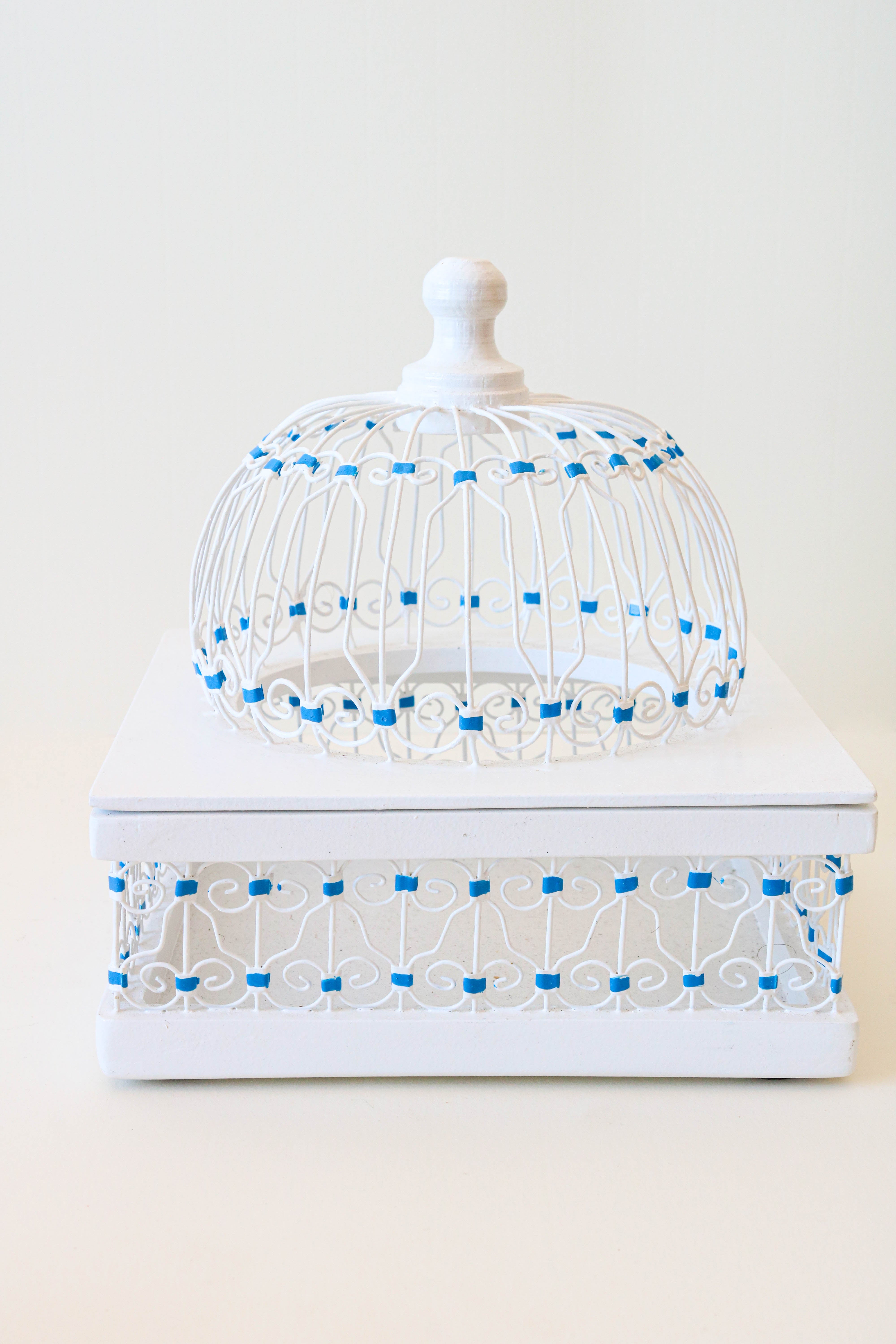 Présentoir à gateau avec couvercle en fer forger