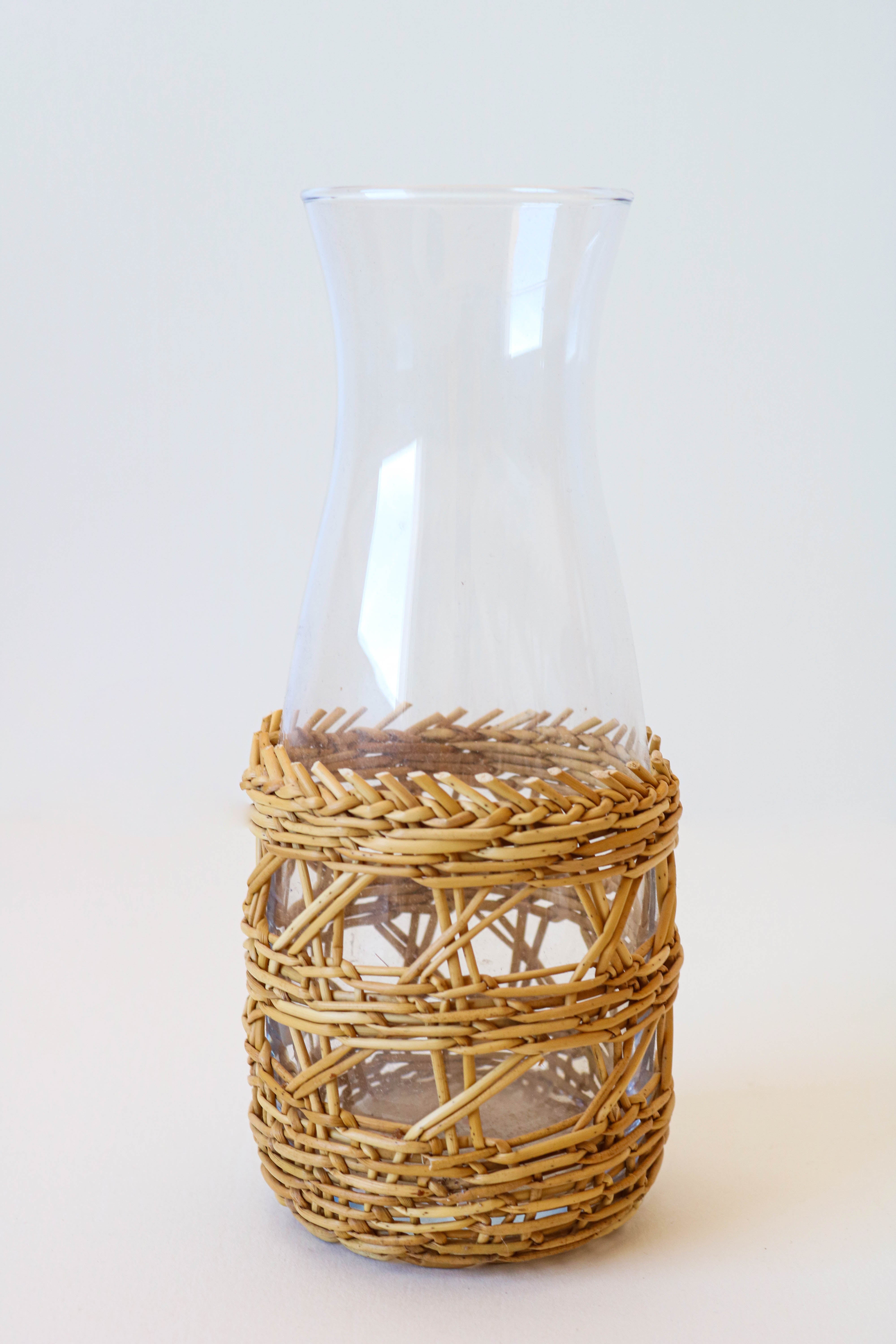 Carafe d´eau avec jonc tressé