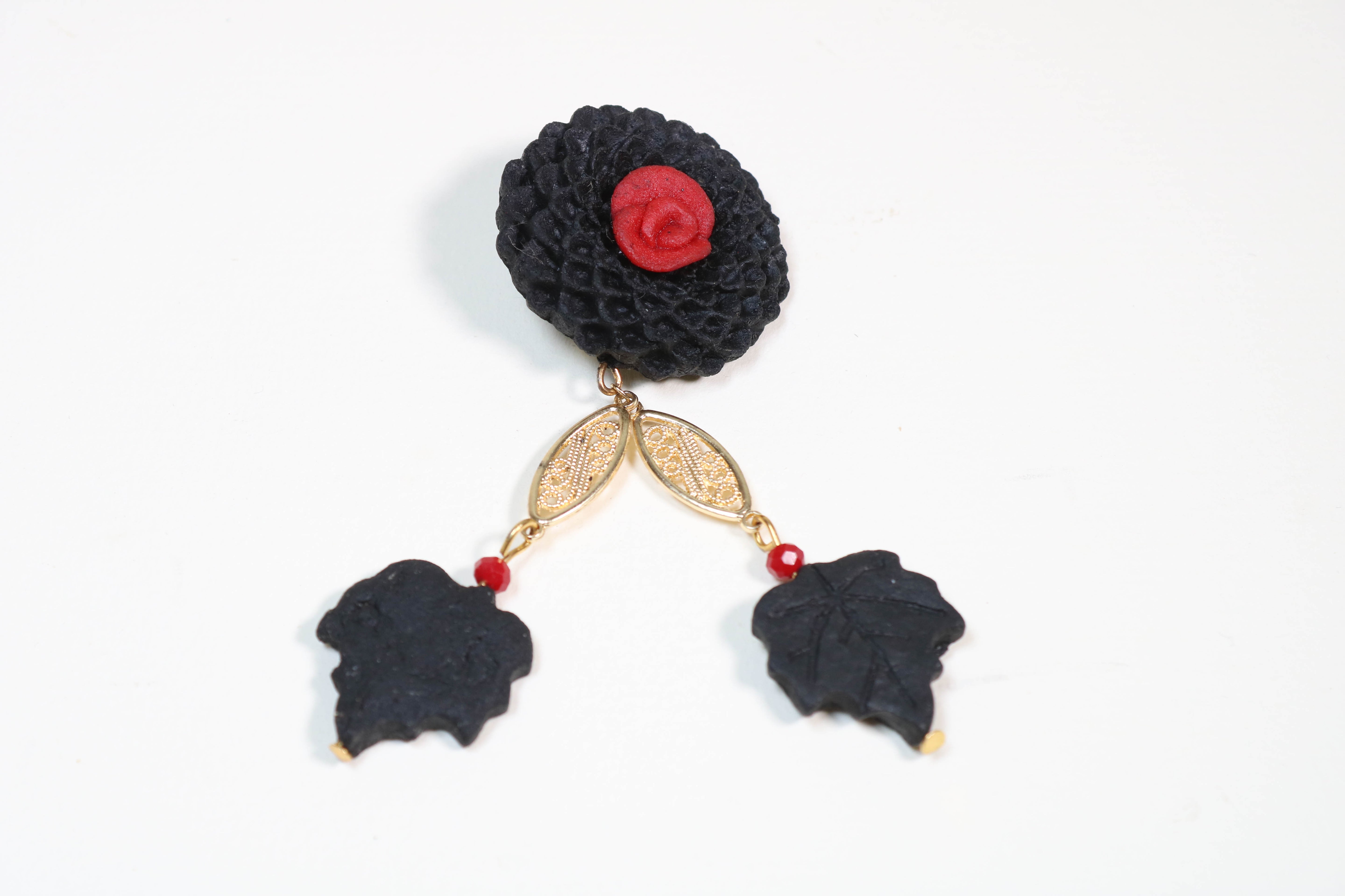 BROCHE en ambre motif rose