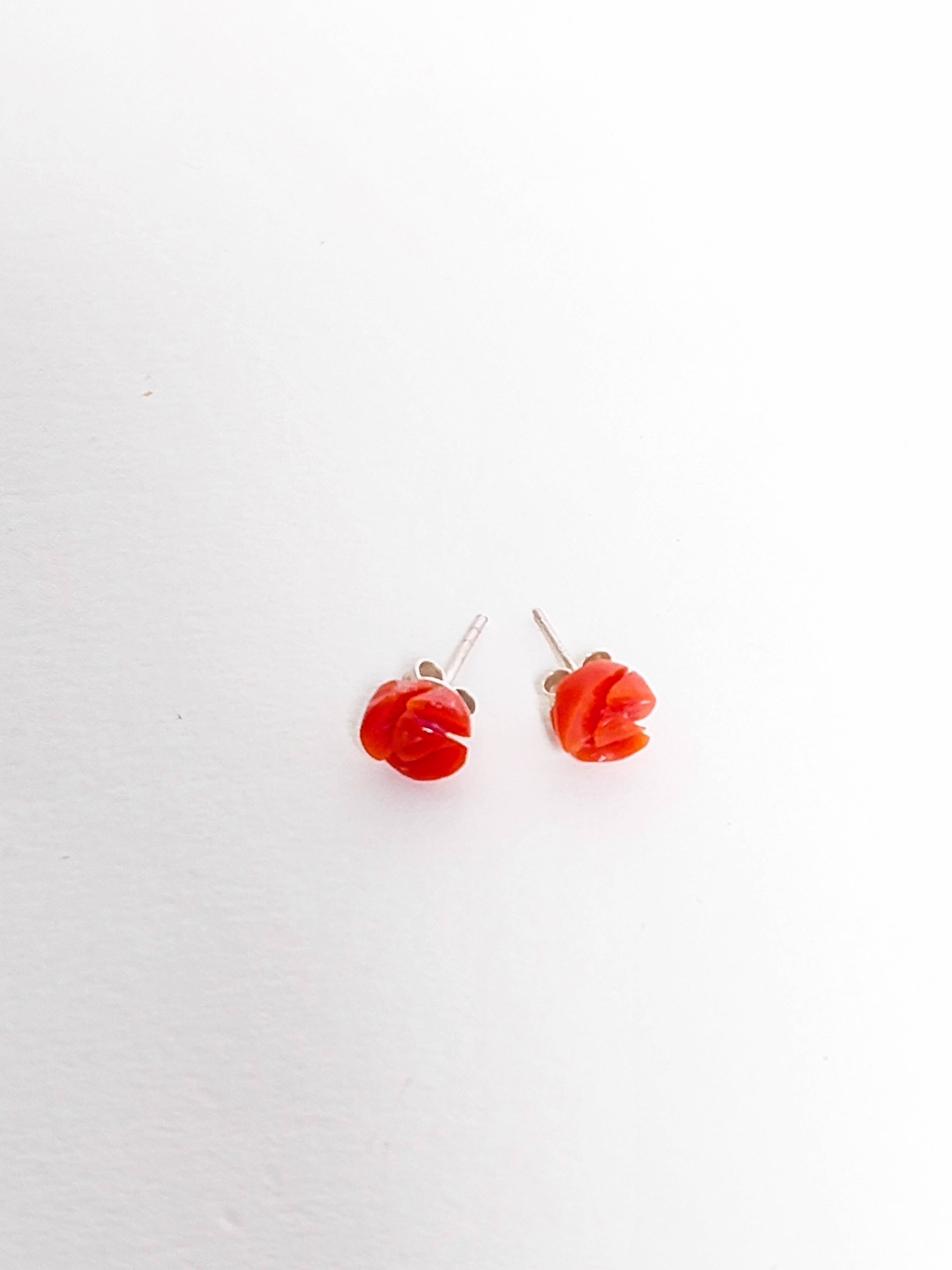 boucle d'oreille en corail motif rose