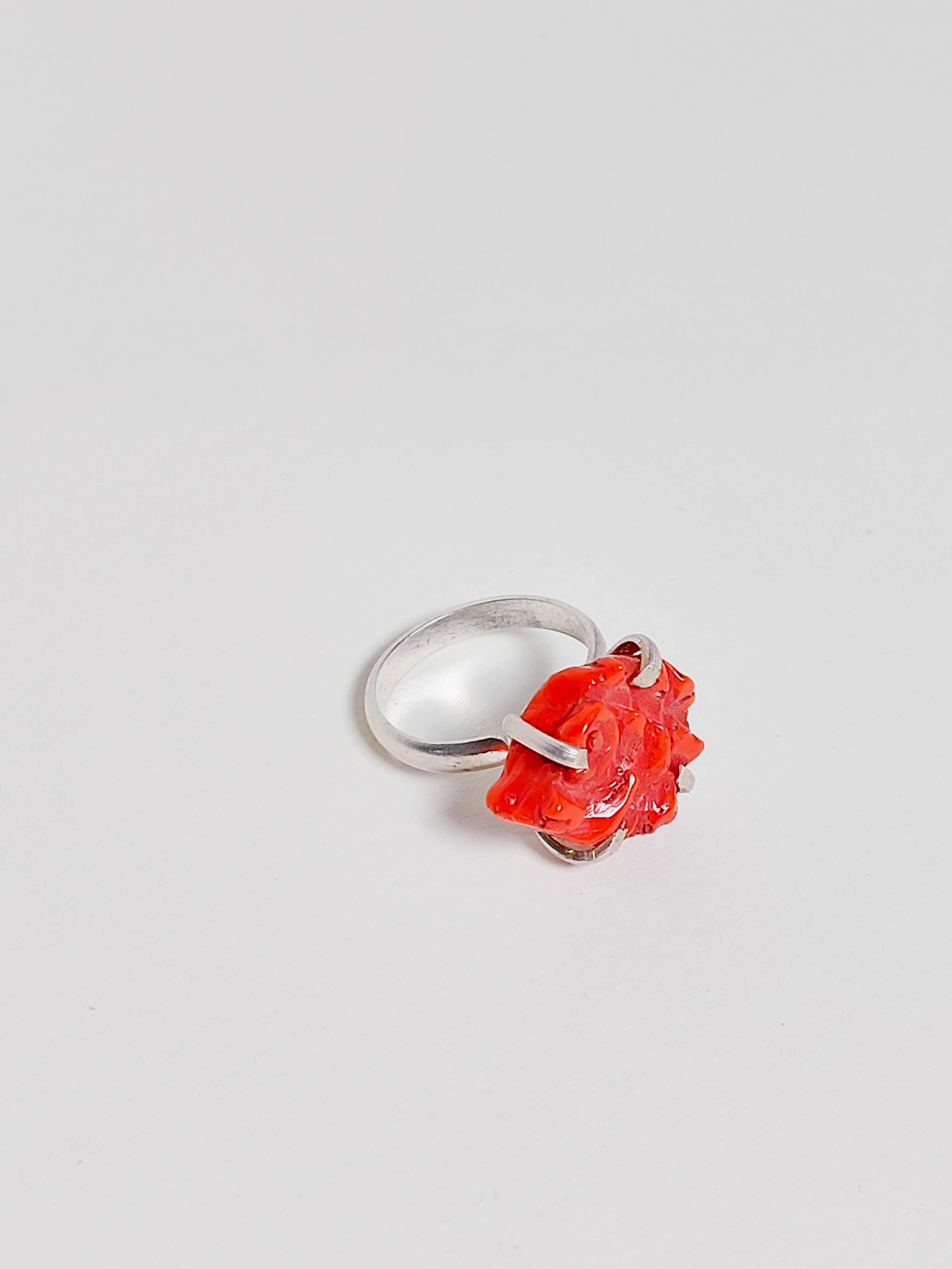 bague en argent et corail motif rose