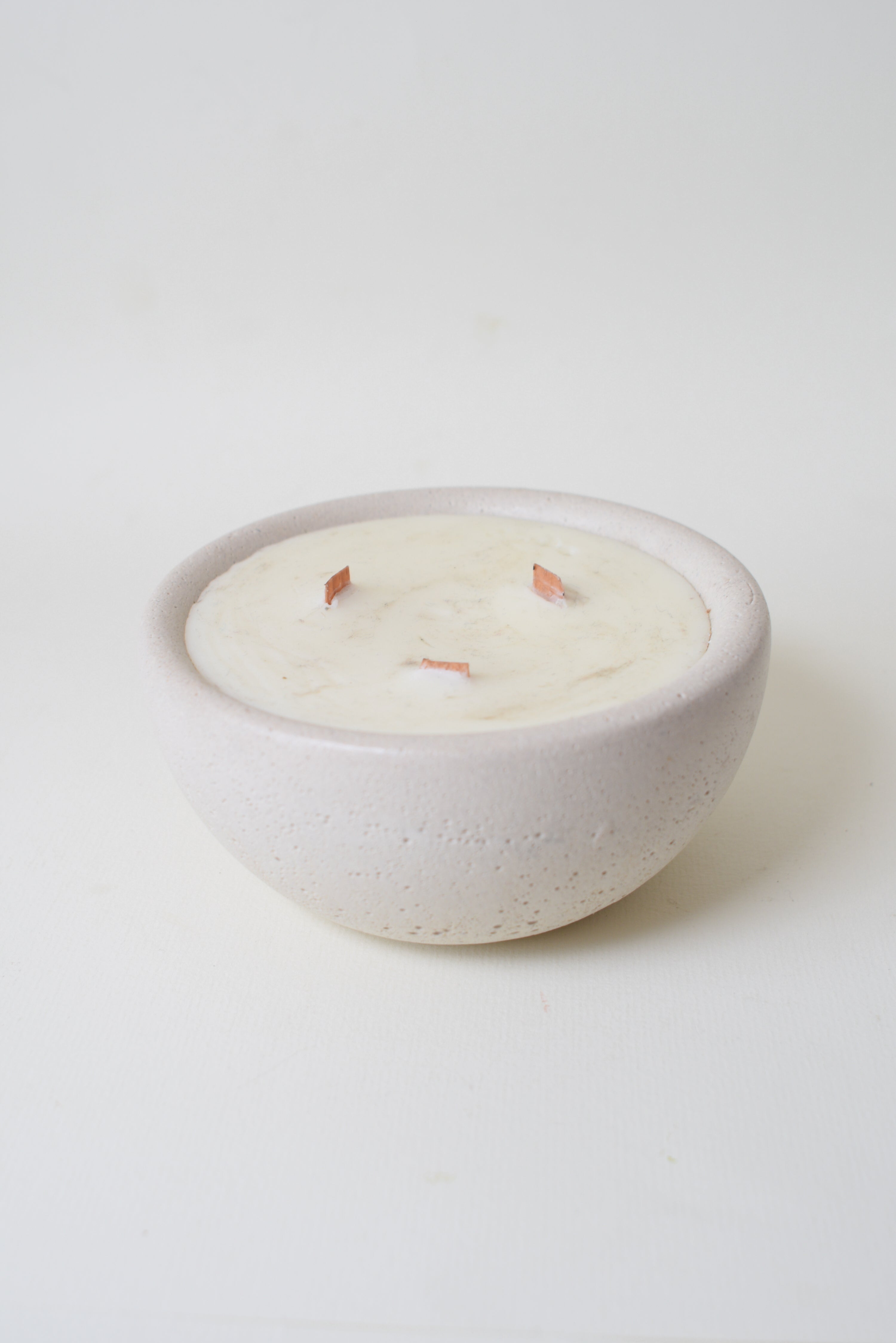 bougie parfume avec bol en beton rond