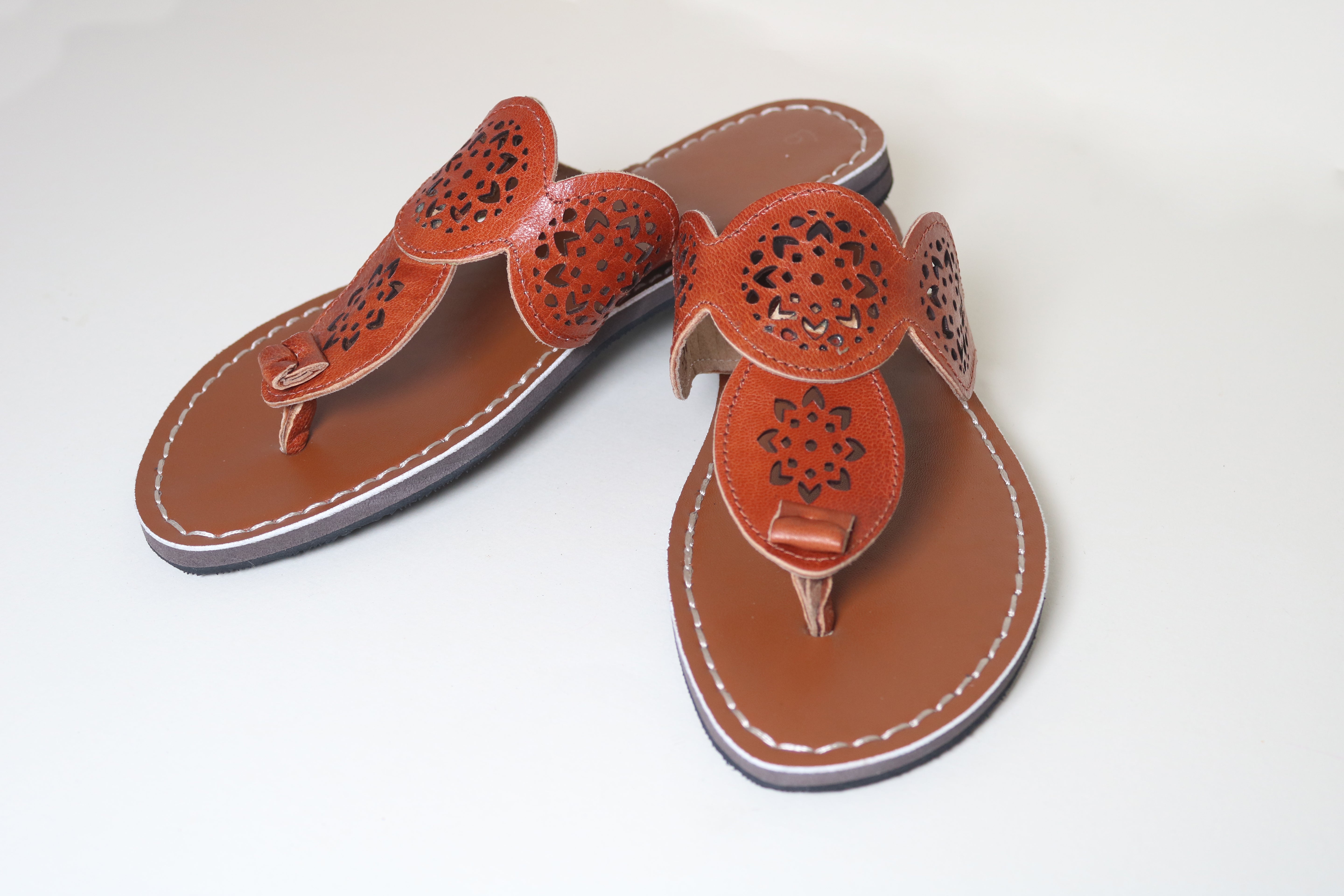 Claquette avec tige en cuir motif fleur