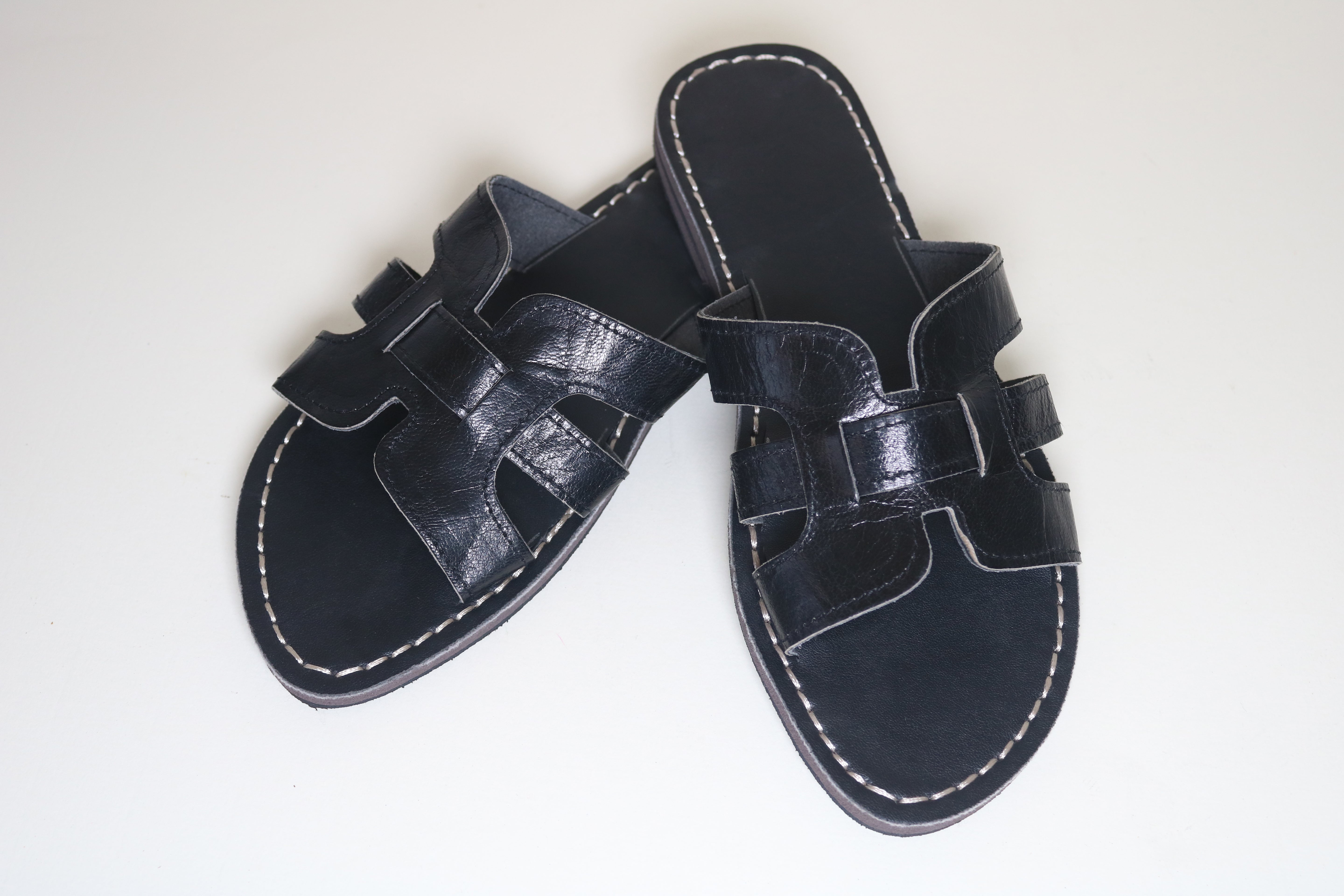 Claquette avec tige en cuir noir