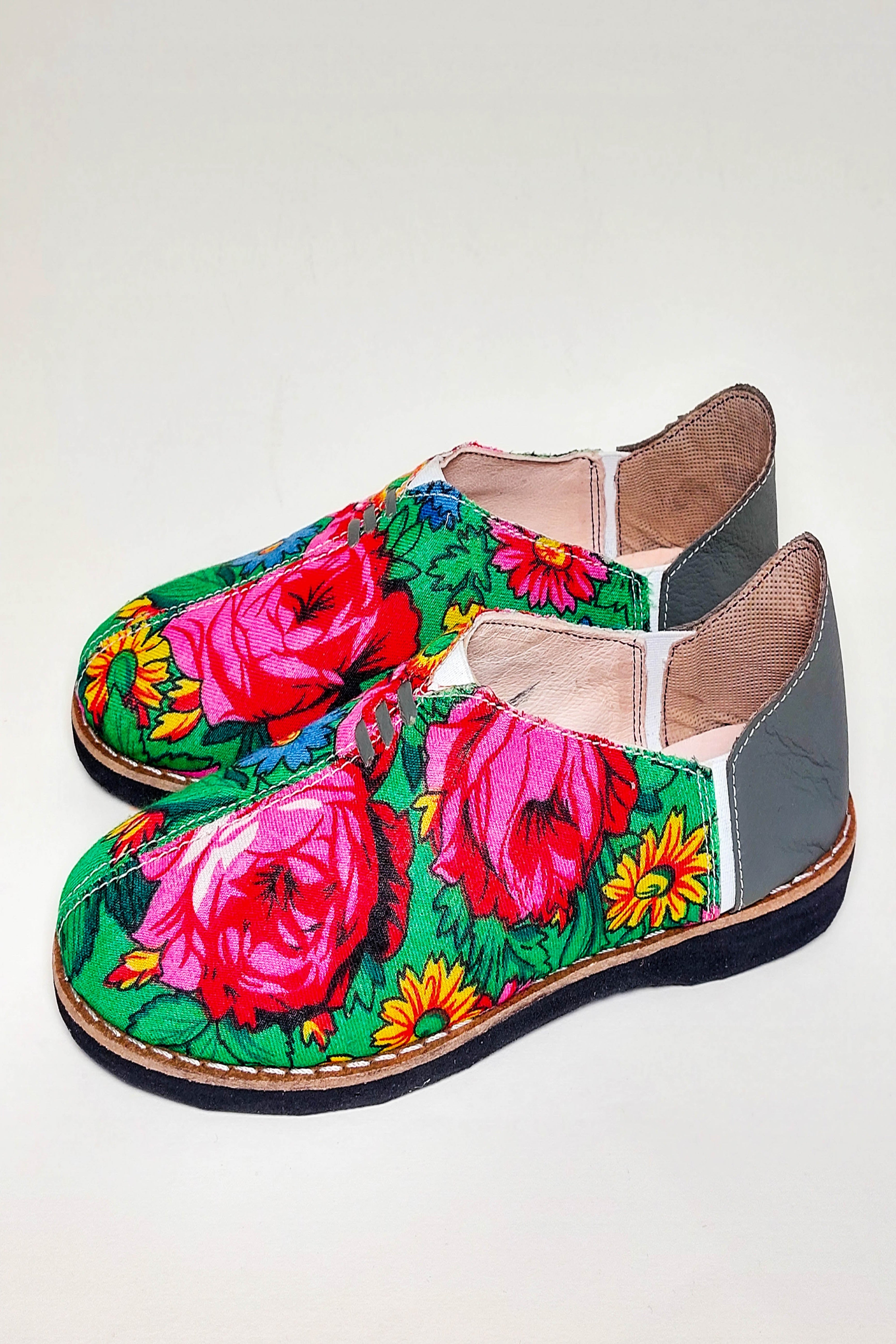 Chaussure 100% en cuir, motif fleuri HREM