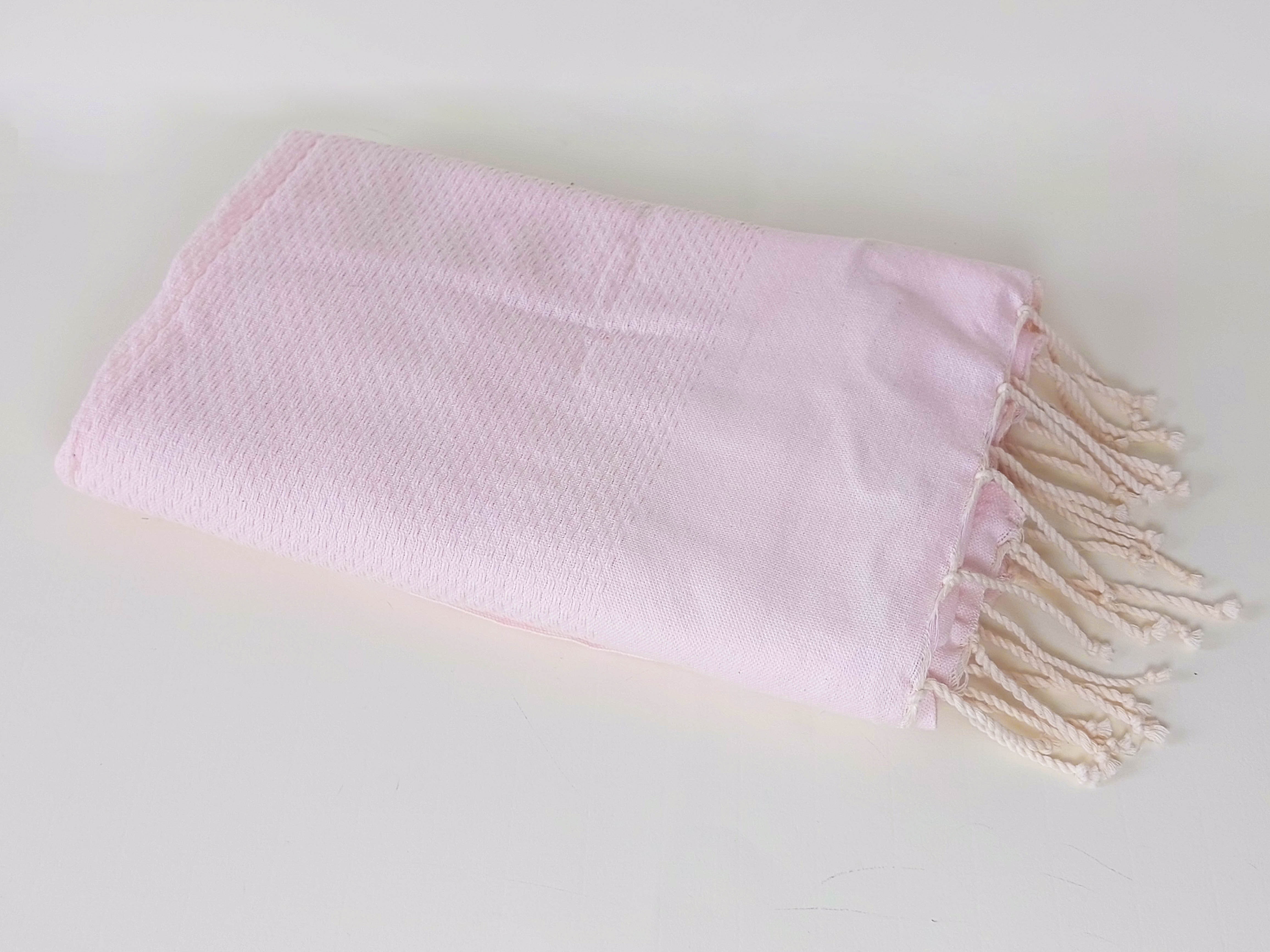 Fouta, serviette de plage rose bébé