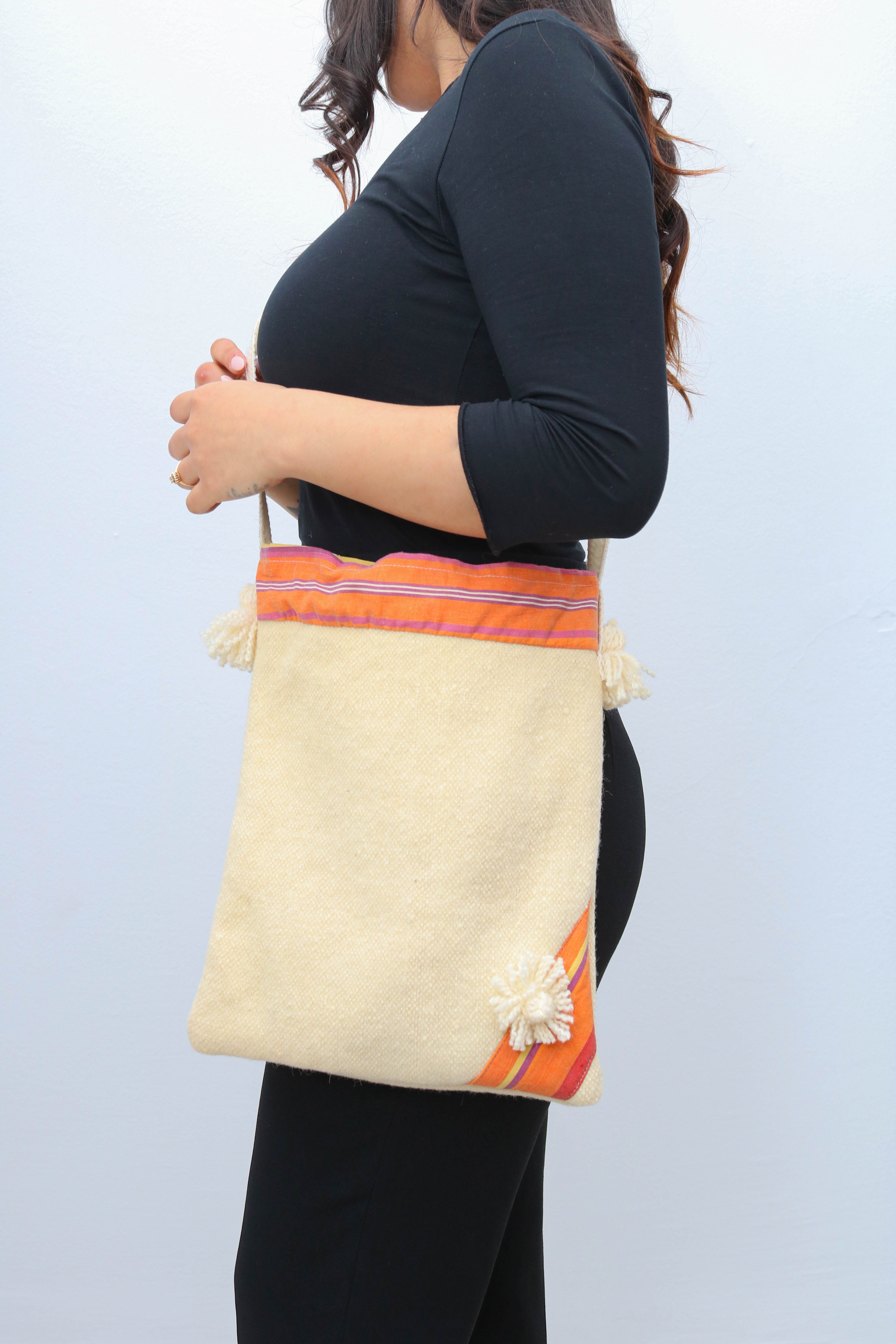 Sac à main et bandoulière longue 100% en laine